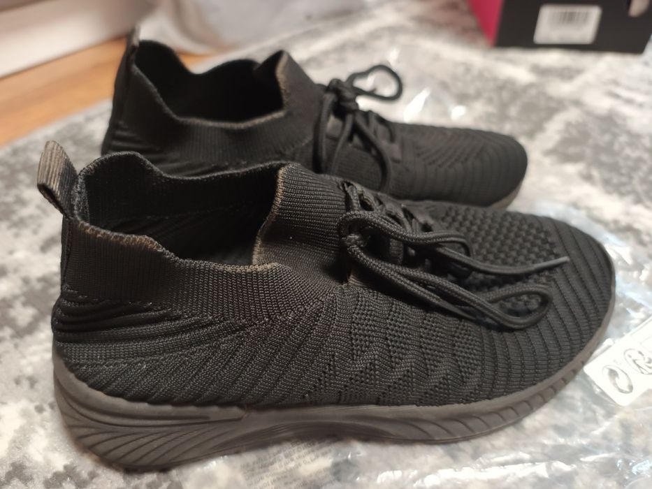 Взуття для хлопчика кросівки сандалі мокасини