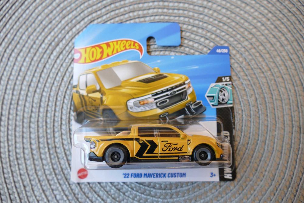 Hot Wheels autko "Resorak" '22 FORD MAVERICK CUSTOM edycja 2025r.