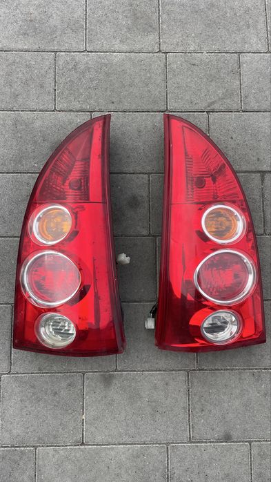 Задні стопи мазда премасі mazda premacy стоп лівий правий
