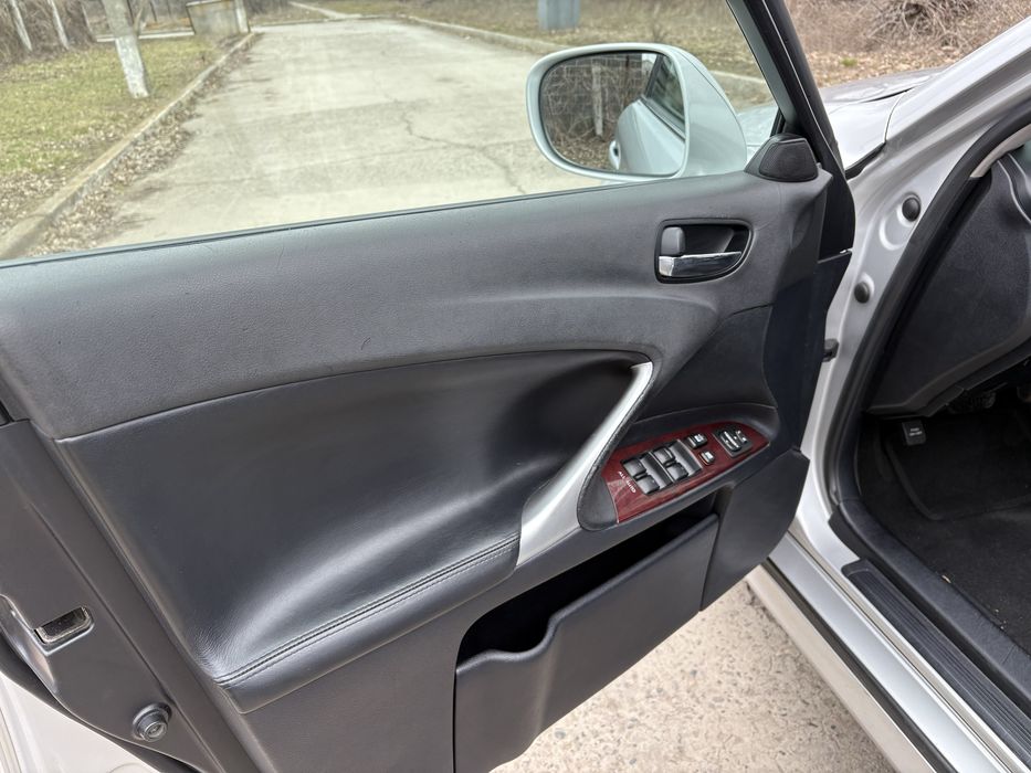 Шикарный Lexus IS 250