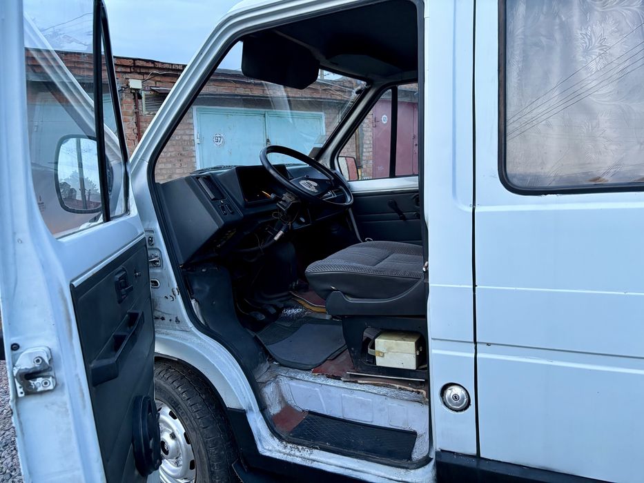 Renault Trafic 2.5 дизель 7л по місту