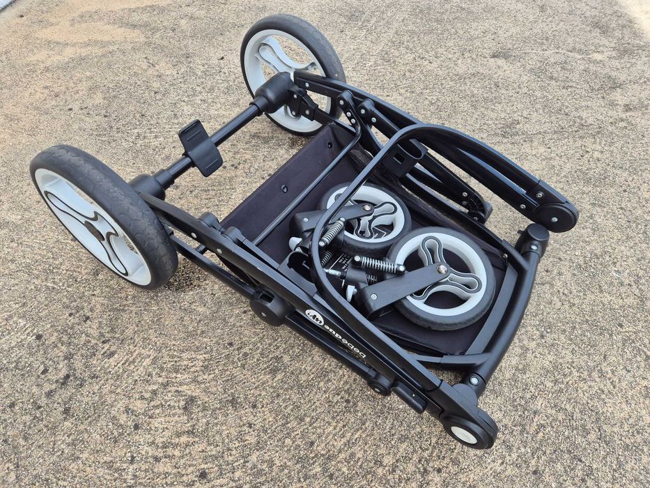 Carrinho de bebé Bebédue Up! – leve, compacto, excelente estado