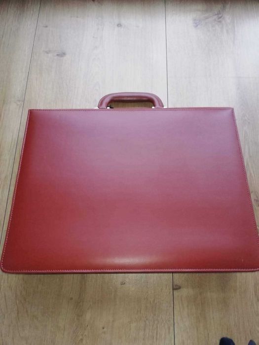 aktówka w stylu klasycznym