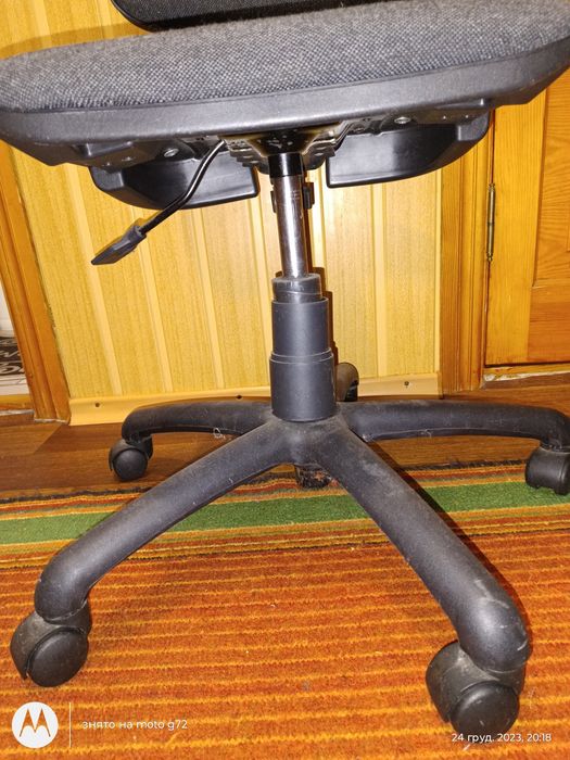 Продам компютерное кресло