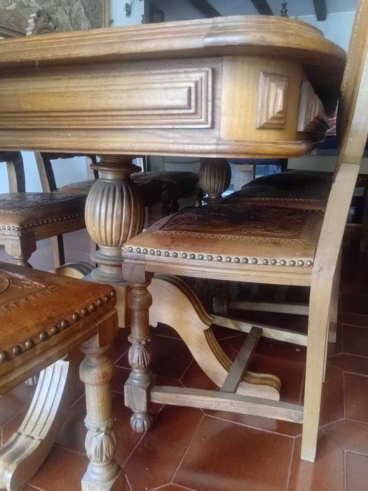 Mesa e 8 cadeiras