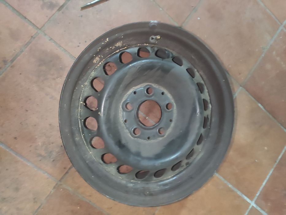 Vendo 2 Jantes 15 Mercedes com Tampões