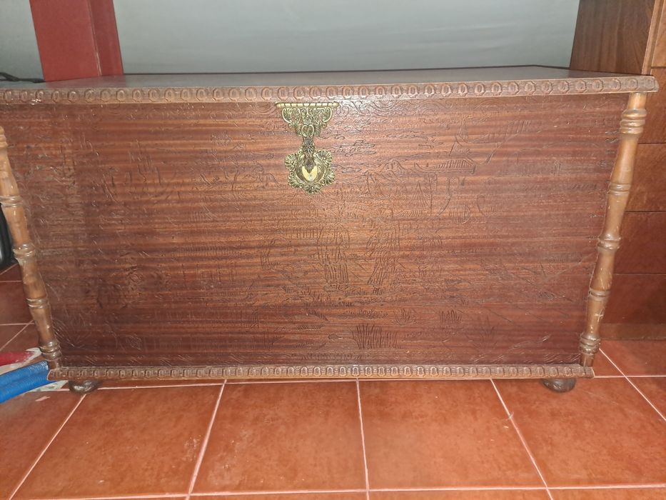 Baú / arca de madeira