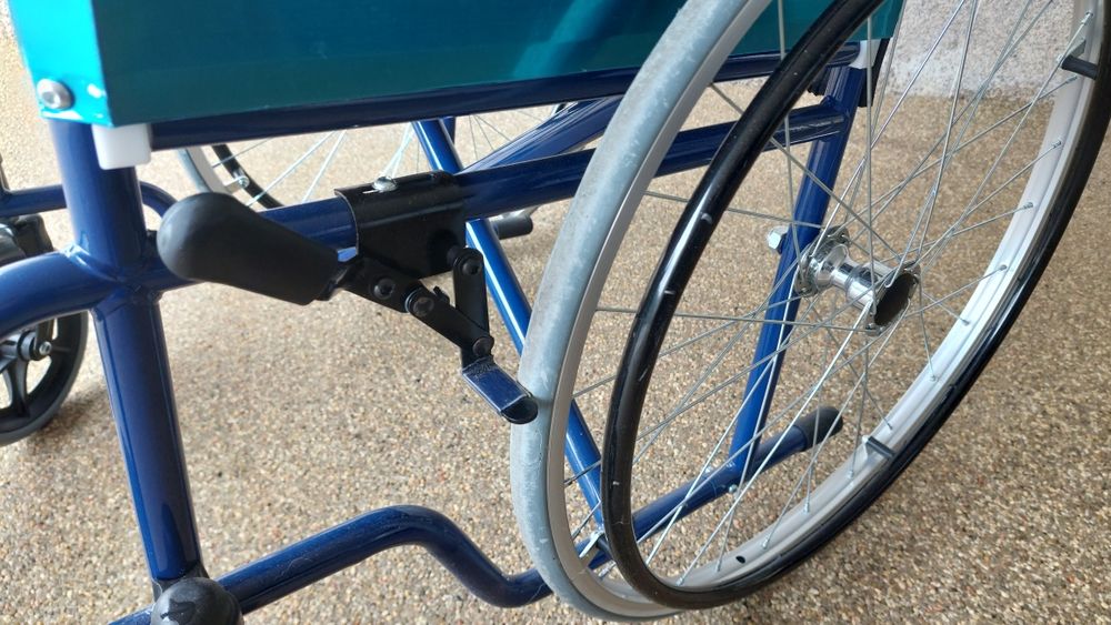 Cadeira de rodas dobrável