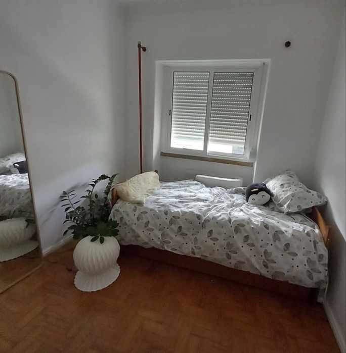 QUARTO EM QUELUZ – 450€/MÊS Disponível a partir de outubro de 2026