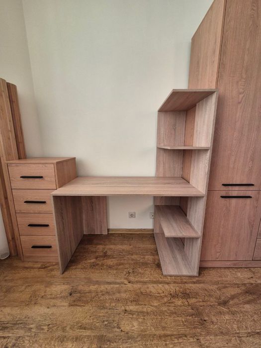 Письменный, компьютерный стол с полками