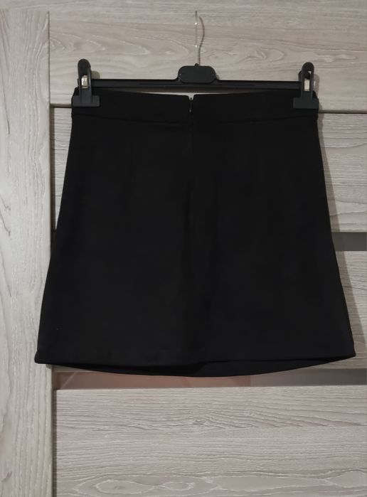 Czarna spódnica mini Reserved M