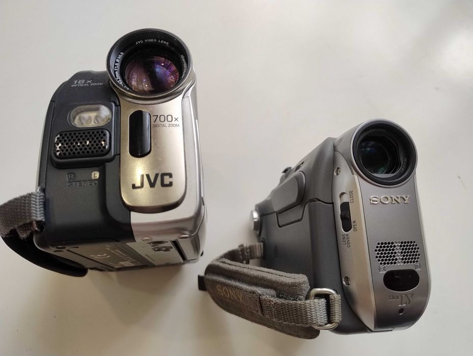 Продам mini DV видеокамеру Sony DCR-HC17E и JVC GR-D225E.
