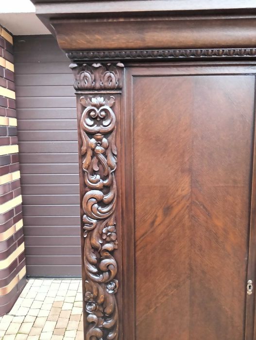 Biblioteka antyk zdobiony gabinet po renowacji