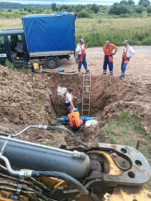 Sieci i przyłącza wod-kan usługi sprzętowe roboty ziemne przeciski