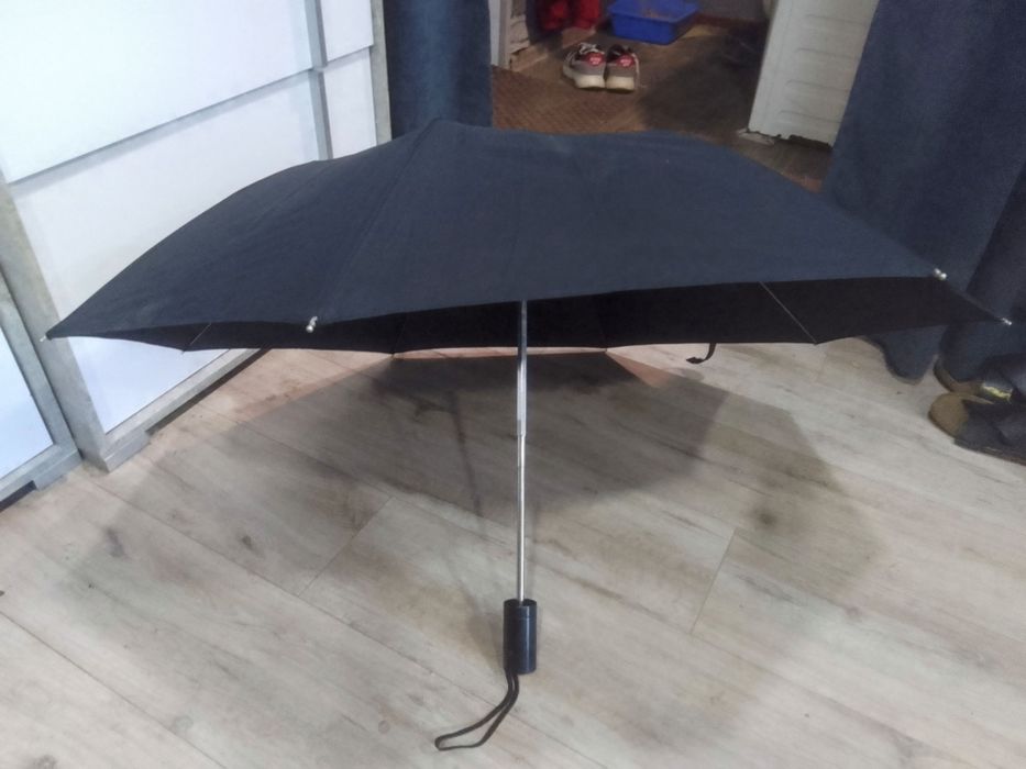 Продам Зонтик черный