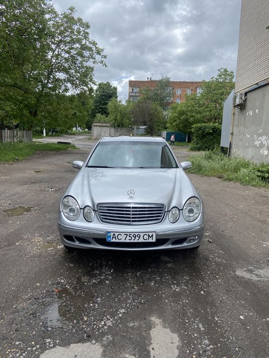 Mercedes-Benz E220 W211