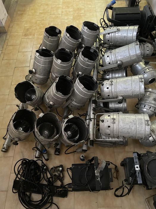 Lote iluminação profissional de palco +mesa+dimmers + de 20 progetores