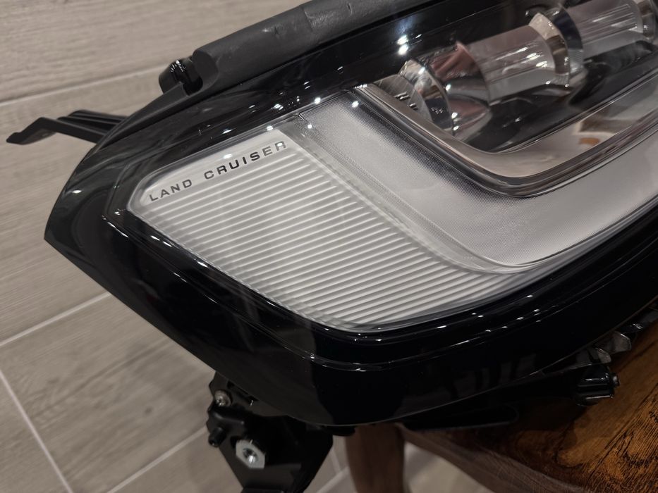Фара права Toyota Land Cruiser 300 ОРИГІНАЛ !