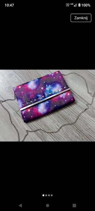 Kopertówka czarna z nadrukiem z łańcuszkiem y2k statement New Look