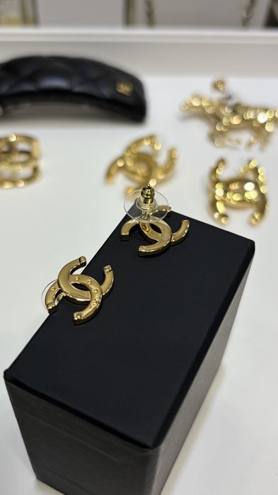 CHANEL® Luksusowe perły CC® kolczyki ekskluzywna biżuteria