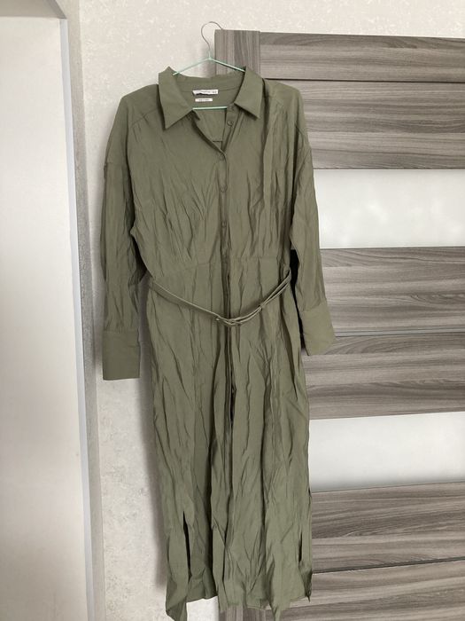 Плаття Reserved з тонкого льону із пояском на гудзиках