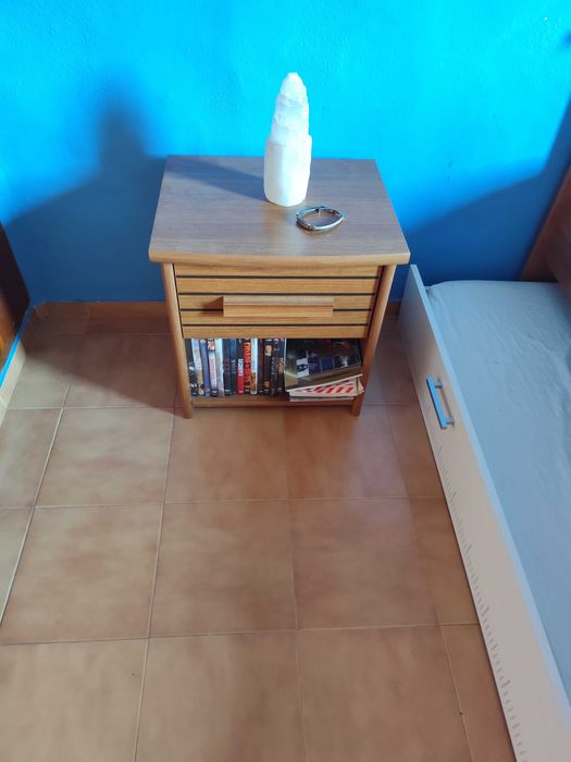 Cama + gavetão + mesa cabeceira