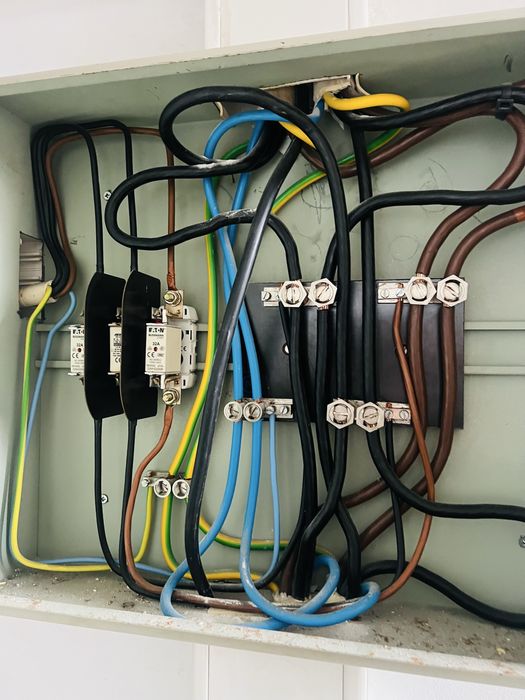 ELETRICISTA 24h. Curto corcuito quadro eletrico , tomada