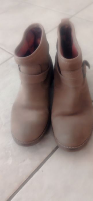 Vendo botas praticamente novas n36