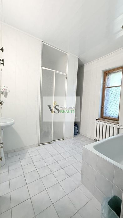 Продаж будинку: 11 кімн., 485 м² на 11 сотках у Лиманці!