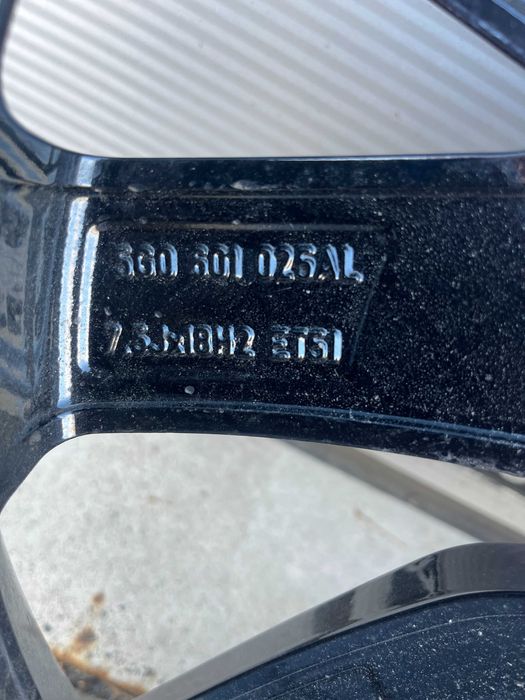 Felgi 18 cali VW golf VII 5G0601025 AL / zimowe opony