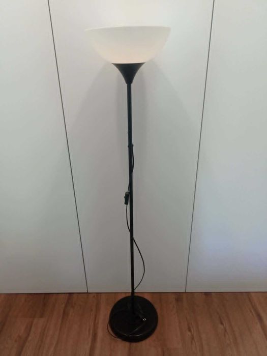 Candeeiro de pé IKEA NOT floor lamp (design simples e moderno)