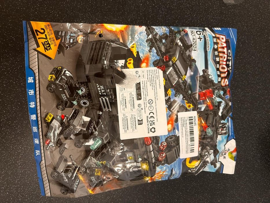 Klocki samochód dla dzieci motor gify prezent 500 el.