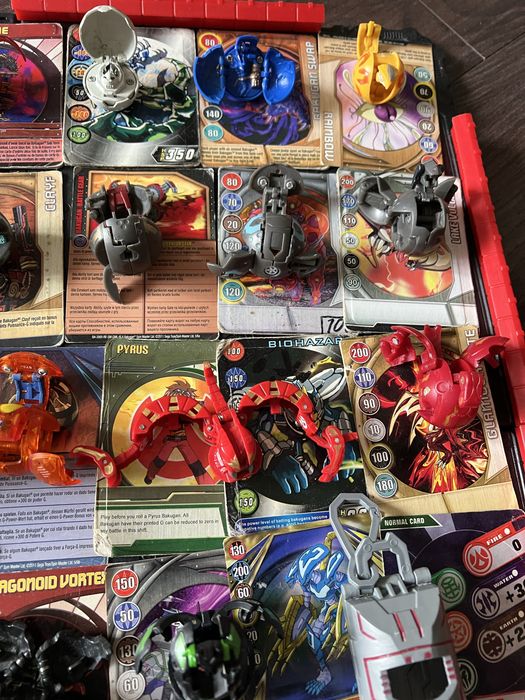 Колекція Bakugan, карти, арена та кейс