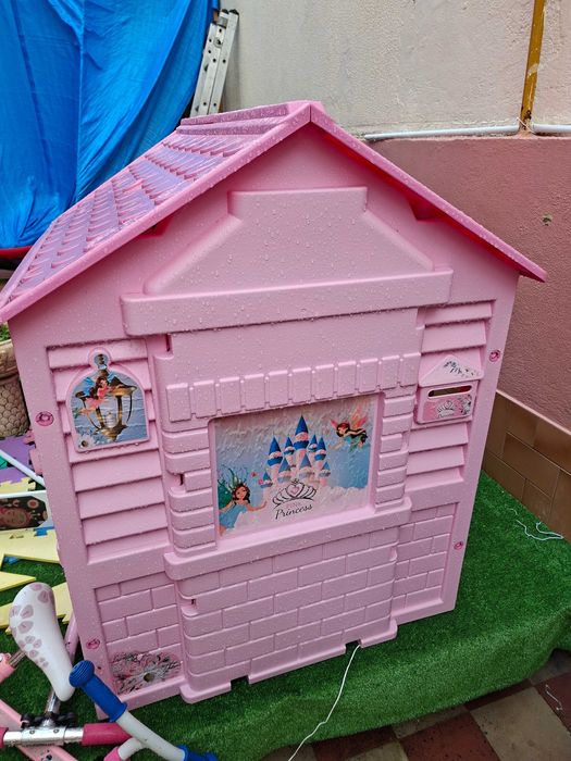 Casinha de criança! Praticamente nova.