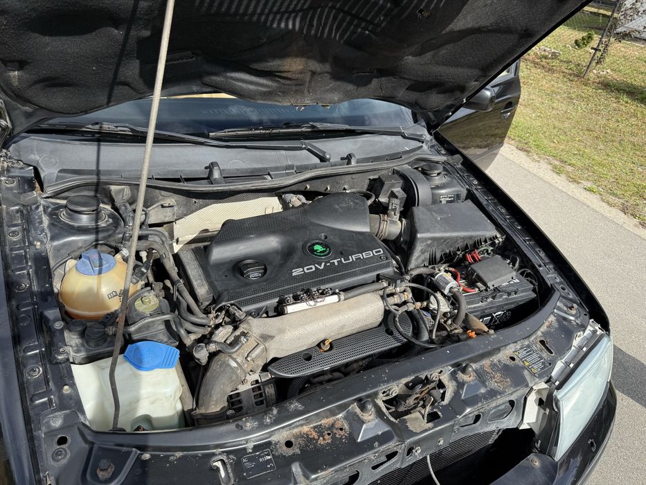 Skoda Octavia Laurin Klement Kombi 1.8 Turbo LPG Musztardowe wnętrze