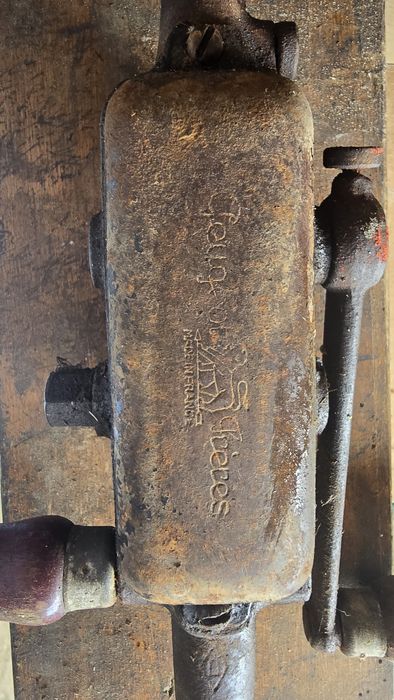 Maquina de furar  manual