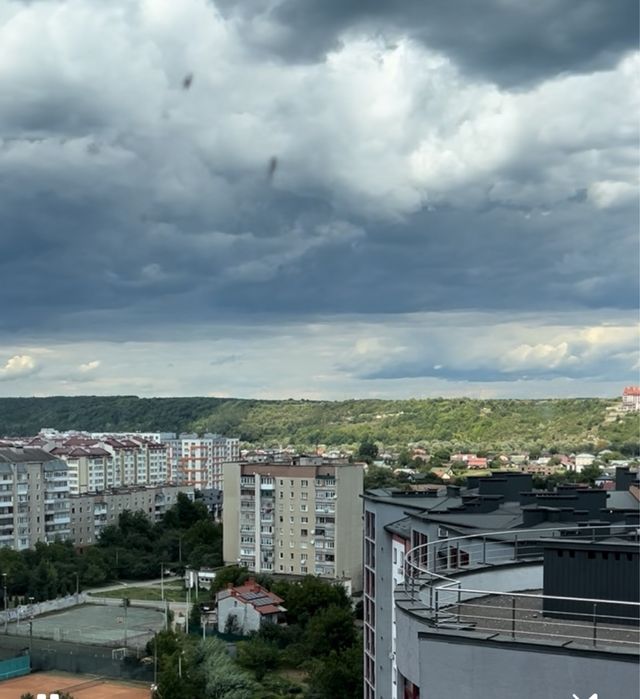 Продаж 2-ох кім квартири + кухня студія та тераса