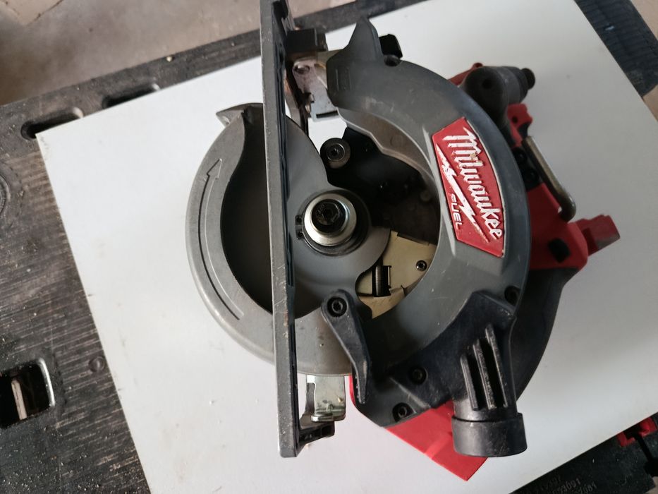 Sprzedam piłe Milwaukee m18 uszkodzona