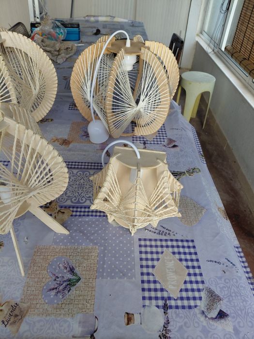 Cadeeiros artesanais em madeira e corda