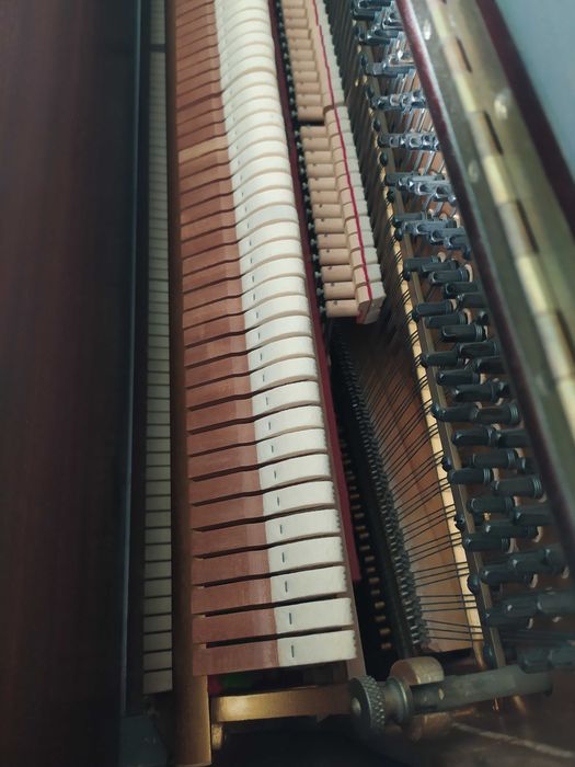 Pianino typu Legnica analogowe do nauki gry na fortepianie