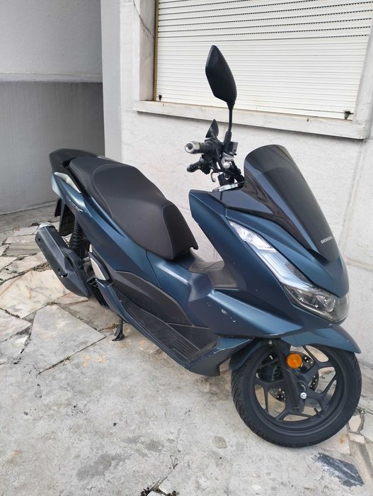Vendo moto Honda PCX ano 2024.