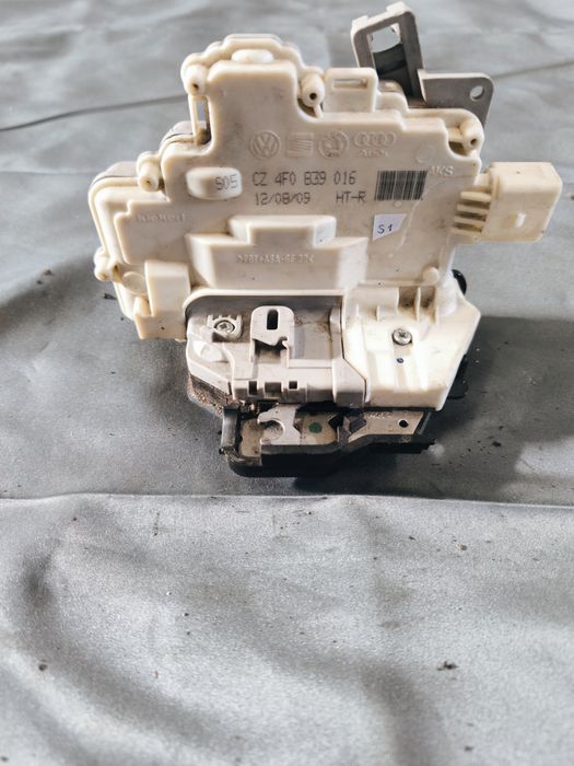 Fecho da Porta Trás Dto - 4F0839016 - AUDI A6 C6 (4F2)