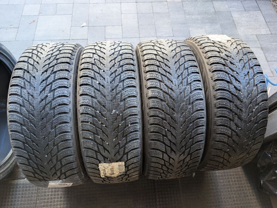 Зимняя резина 235/60 R17 Nokian