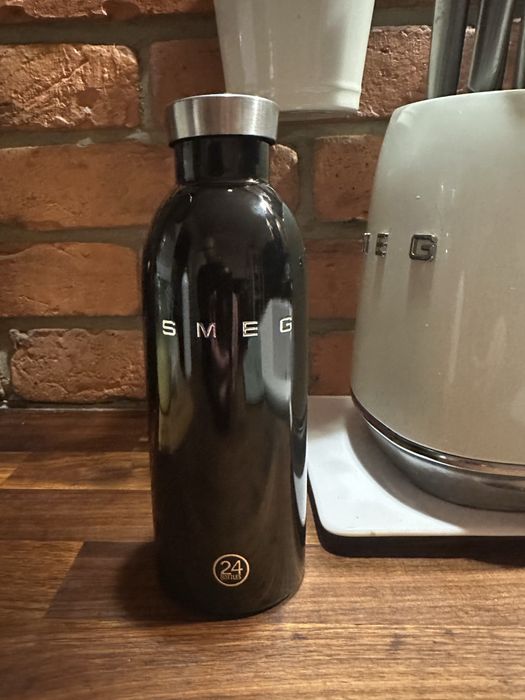 Smeg. Butelka termiczna.