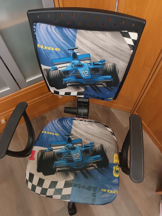 Fotel obrotowy do pokoju