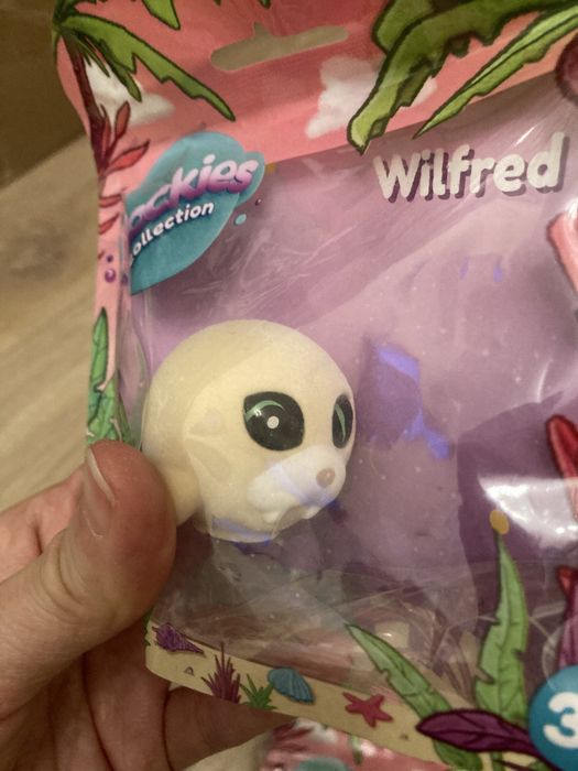 Zestaw walizka i deie figurki flockies nowe