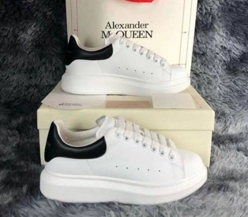 Alexander McQUEEN vários modelos e tamanhos