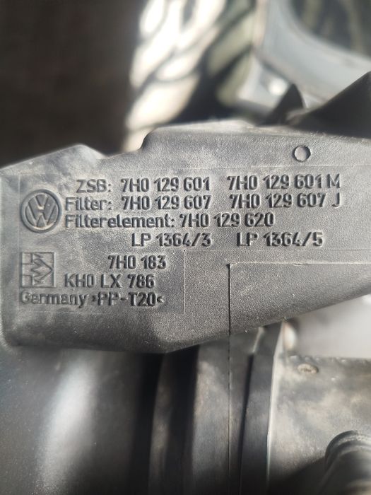 корпус повітряного фільтра з ДМРВ Фольксваген 2.0 tdi