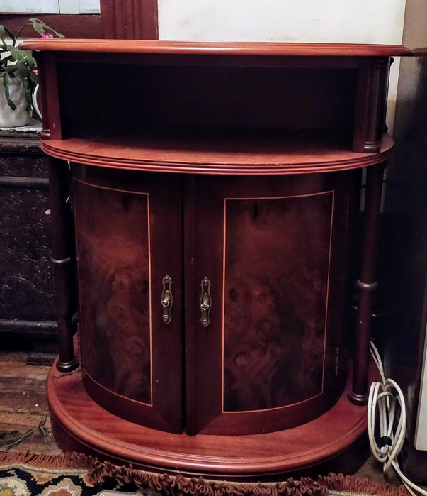 Móvel de TV com garrafeira