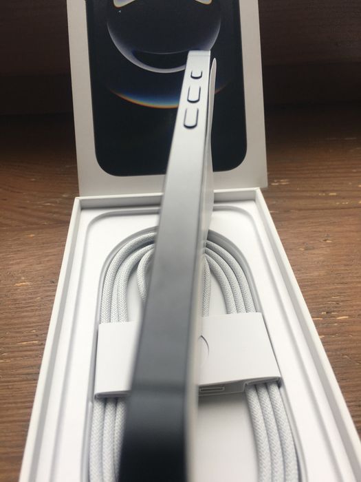 Iphone 16 e телефон новий  r sim e sim mdm